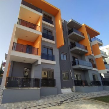 Altıntaş, Aksu - Saygın Apartmanı