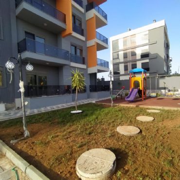 Altıntaş, Aksu - Saygın Apartmanı