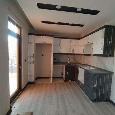 Altıntaş, Aksu - Saygın Apartmanı